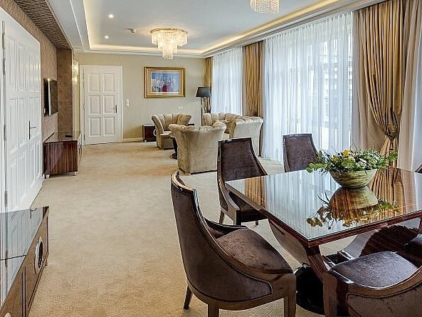 Royal Elizabeth Apartment