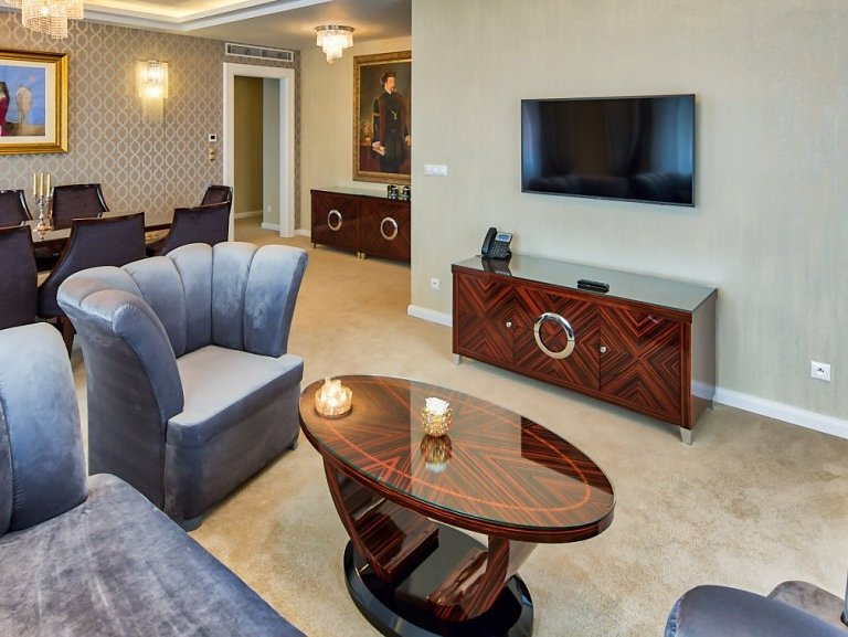 Royal Maximilian Apartment